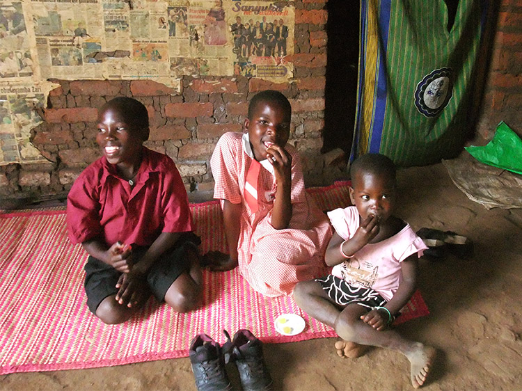 EVC Uganda: Visit to the Children's Homes